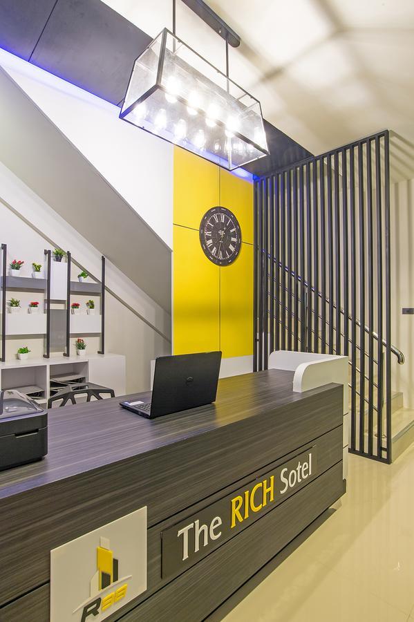 The Rich Sotel Krabi town Extérieur photo